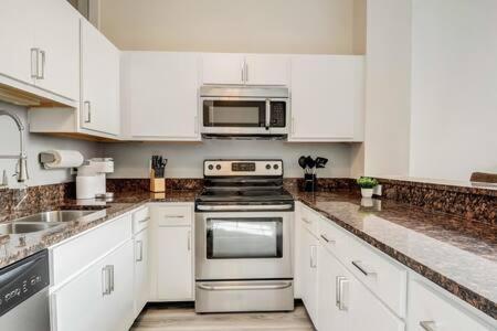 Cozysuites - 2Br With Direct Skybridge Access #5 Indianapolis Exterior foto